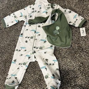 NWT 0-3 Months Super Soft & Stretchy Snap Sleeper